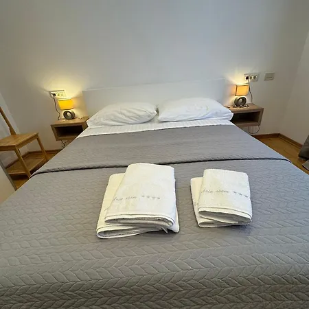 Aria And Apartmant Fuga Konukevi Rovinj