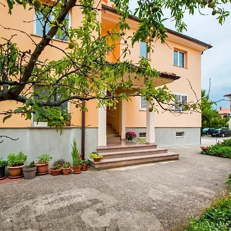 בית הארחה Aria And Apartmant Fuga