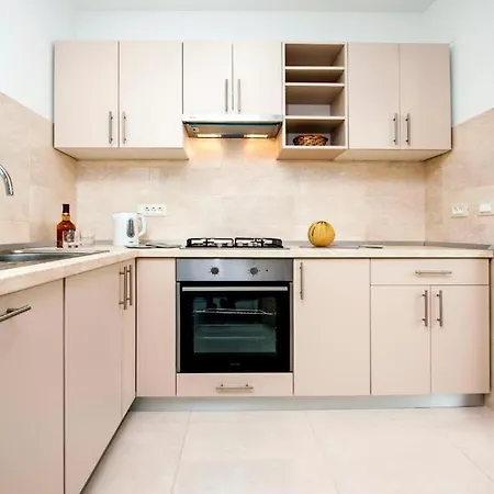 Aria And Apartmant Fuga Konukevi Rovinj