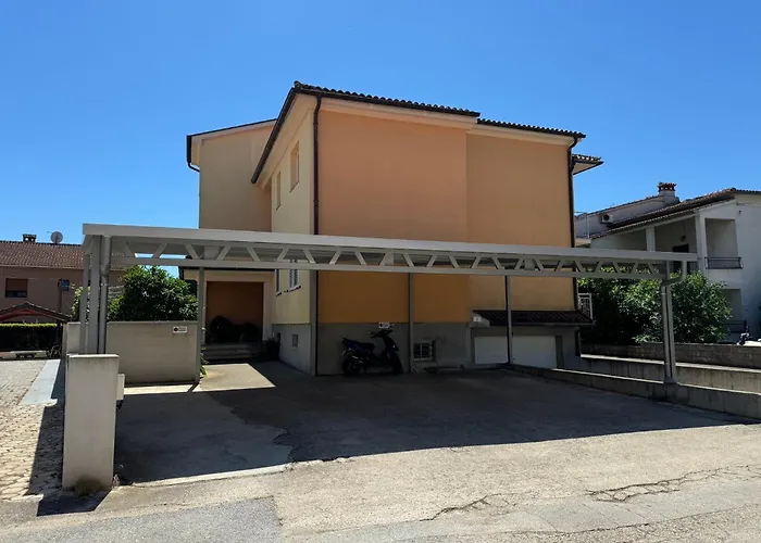 בית הארחה Aria And Apartmant Fuga